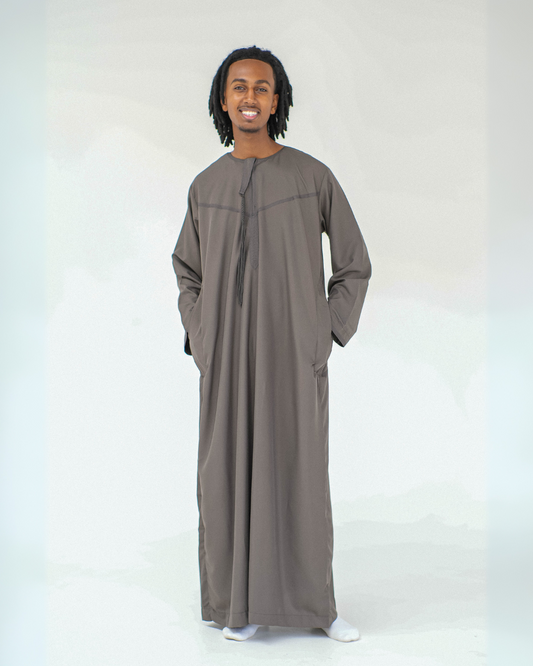 Adrees Omani Long Sleeve Thobe | Deep Brown